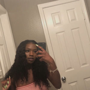 Meet your Posher, Amira